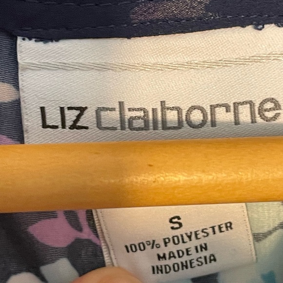 Liz Claiborne Sheer Sleeveless Tank Top VNeck Women’s Size Small Navy Floral - Picture 4 of 7